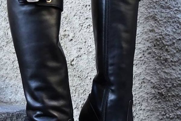 VERSACE ORIGINAL and NEW! ! Leather boots size 38 versaceoriginalandnewleatherbo-670be30c893a5.jpg
