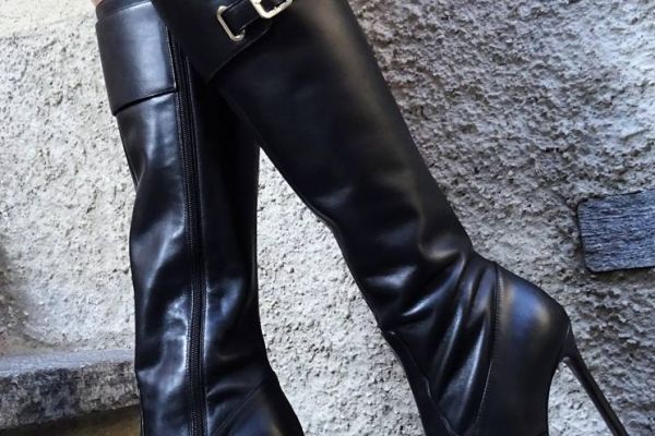 VERSACE ORIGINAL and NEW! ! Leather boots size 38 versaceoriginalandnewleatherbo-670be311908a8.jpg