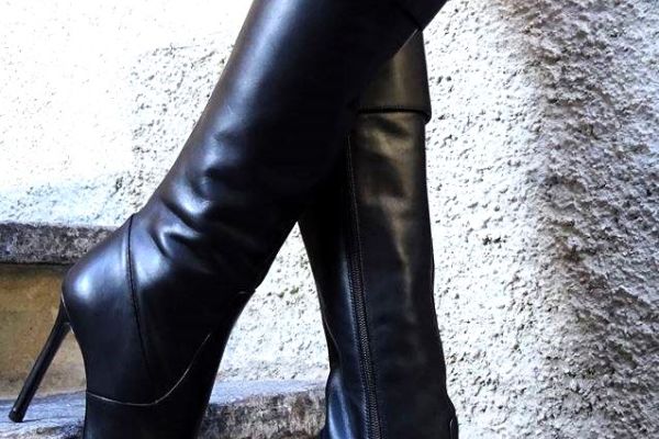VERSACE ORIGINAL and NEW! ! Leather boots size 38 versaceoriginalandnewleatherbo-670be316f3f28.jpg