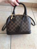 Louis Vuitton alma BB damier LouisVuittonalmaBBdamier1.jpg