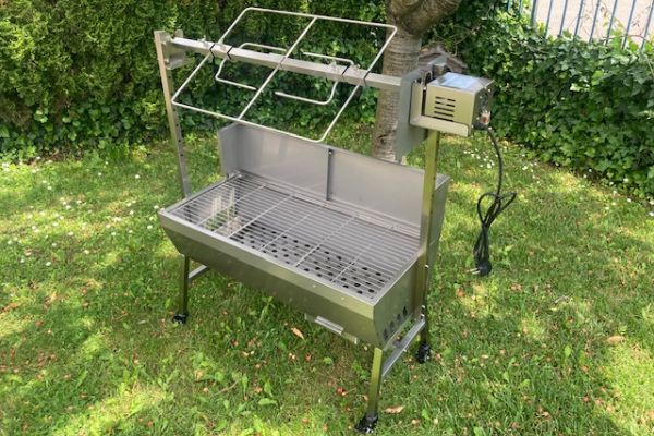 Barbecue con girarrosto elettrico NUOVO barbecuecongirarrostoelettrico.jpg