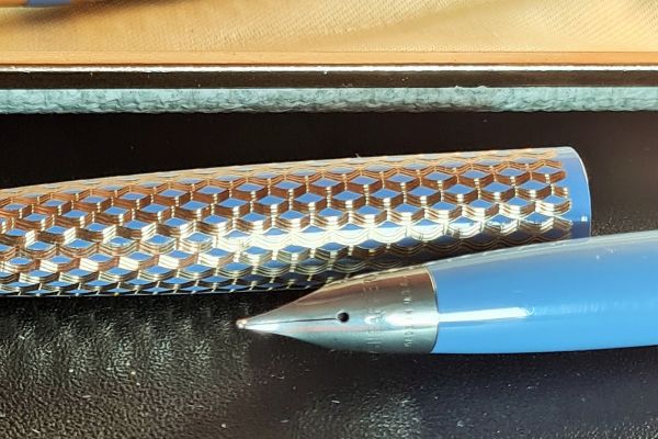 Parure  penne  Sheaffer Lady Skripsert  formata da stilografica e micromina .  V parurepennesheafferladyskripse1.jpg