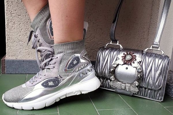MIU MIU ORIGINALE e NUOVA! Borsa in pelle chic impreziosita da strass! miumiuoriginaleenuovaborsainpe-67f2cf19d94ae.jpg