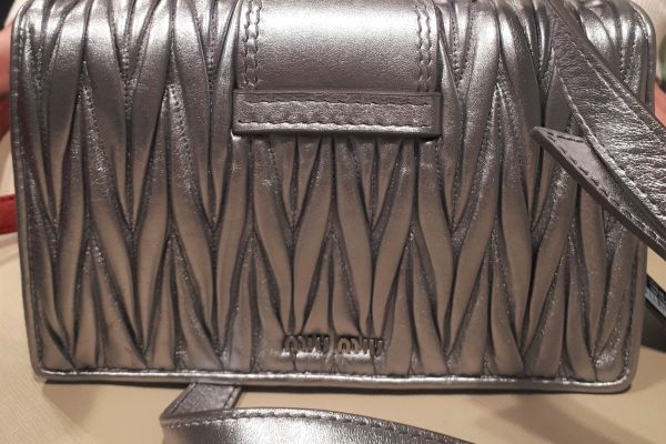 MIU MIU ORIGINALE e NUOVA! Borsa in pelle chic impreziosita da strass! miumiuoriginaleenuovaborsainpe-67f2cf26ef2c0.jpg