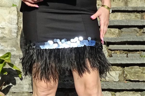 Patrizia Pepe stretch with ostrich feathers skirt size 36 (42 IT) patriziapepestretchskirtsize36-64e7a0df79e73.jpg