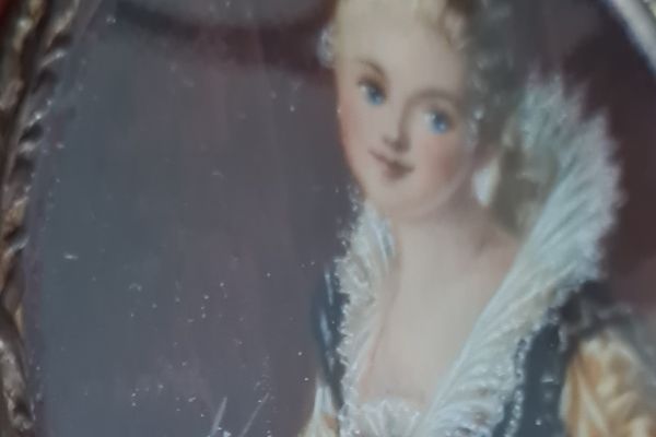 Antica  miniatura   ritratto   di Madame Brillon de Jouy anticaminiaturafranceseritratt1.jpg