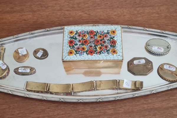 Collezioni di MICROMOSAICI  antichi e vintage  formata da  portagioie, bracciale collezionidimicromosaiciantich1234567.jpg