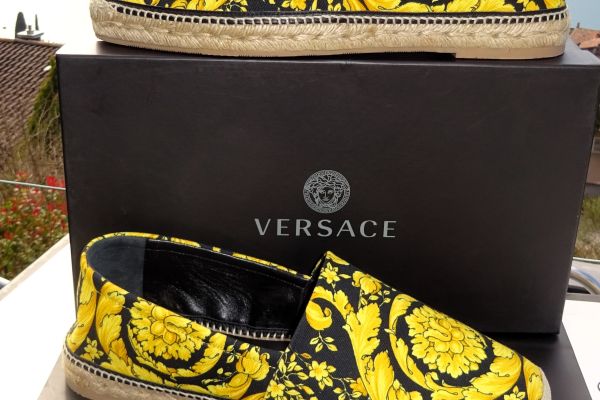 VERSACE ORIGINAL and NEW! size 47 versaceoriginalandnewsize47-65f226635276f.jpg