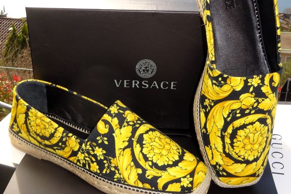 VERSACE ORIGINAL and NEW! size 47 versaceoriginalandnewsize47-65f22716c61da.jpg