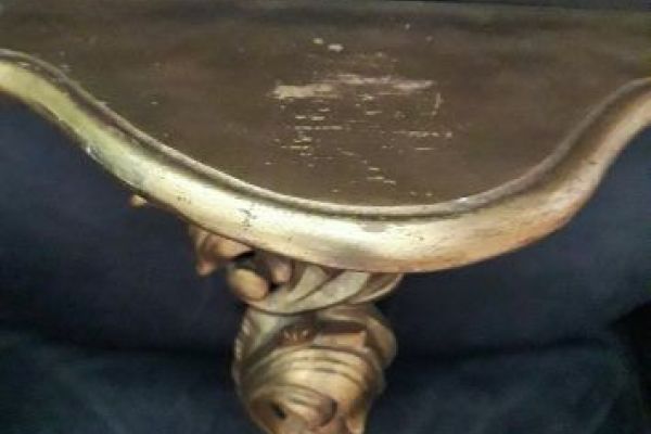 Piccola Mensola in legno dorato con decori fogliati: realizzata in Italia nel pr piccolamensolainlegnodoratocon1.jpg