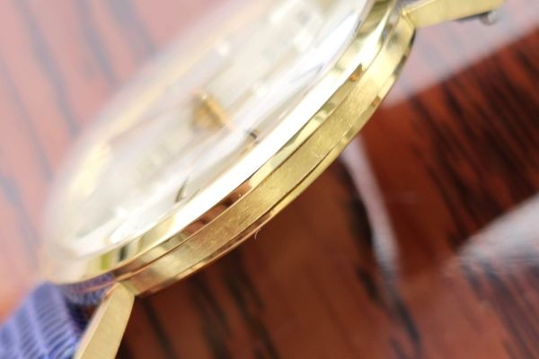 Omega Genève Venus Dial 18 Karat Gold omegagenvevenusdial18karatgold123.jpg