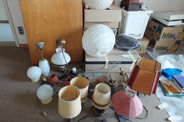 Vendiamo diverse lampade vendiamodiverselampade.jpeg