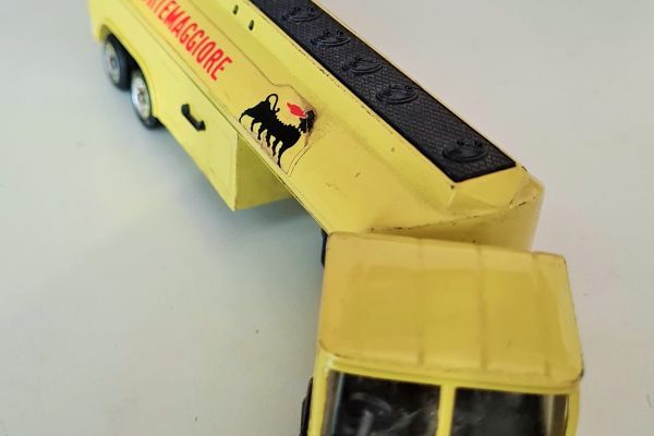 Modellino  PENNY autobotte  Agip  Supercortemaggiore Lancia Esadelta   scala 1/6 modellinopennyautobotteagipsup12.jpg