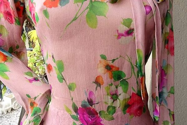 BLUMARINE silk blouse size 36 ( 42 IT)  ORIGINAL and NEW! blumarinesilkblousesize3642ito-64d3f7c2d4a9f.jpg