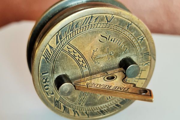 Bussola  in ottone  riproduzione  Stanley London 1862, bussolainottoneriproduzionesta123.jpg
