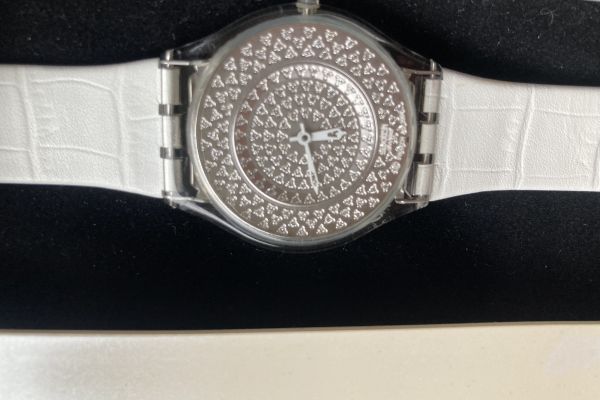 Swatch con diamanti swatchcondiamanti1.jpeg