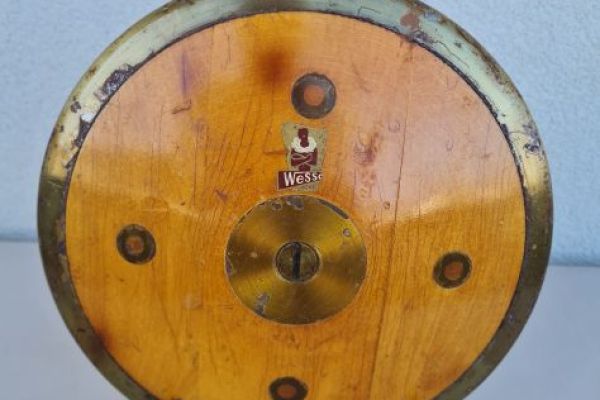 Disco vintage per” lancio “ in legno con bordo in metallo ottonato, marchio Wess discovintageperlancioinlegnoco.jpg