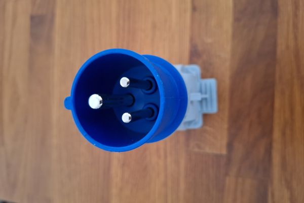 Spina elettrica stagna spinaelettricastagna.jpg