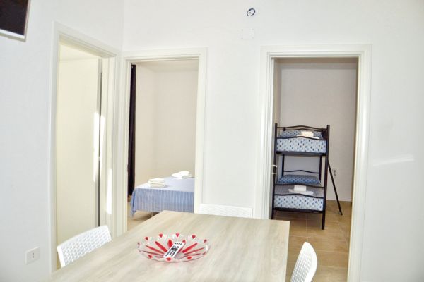 Villetta  Camere: 2  Bagni: 1  5 Posti Letto immersa nella natura Lido Marini Ma villettacamere2bagni15postilet12.jpg