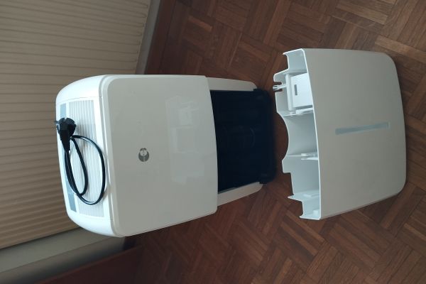 DEUMIDIFICATORE 30 LT fino a stanza di 40 mq. deumidificatore30lt.jpg