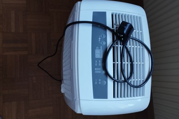 DEUMIDIFICATORE 30 LT fino a stanza di 40 mq. deumidificatore30lt12.jpg