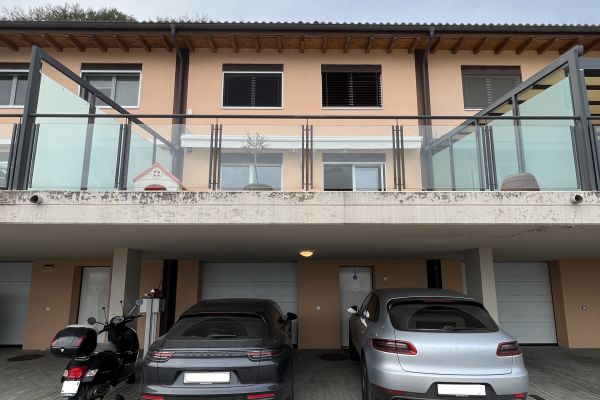 PURA - VENDESI MODERNA CASA A SCHIERA CON VISTA puravendesimodernacasaaschiera-634ea6780dc57.jpg