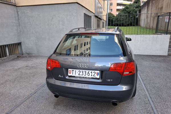 Audi a4 1.8 audia41812.jpg