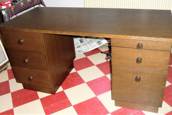 Scrivania in legno per casa o ufficio scrivaniainlegnopercasaouffici-659682f711561.jpg