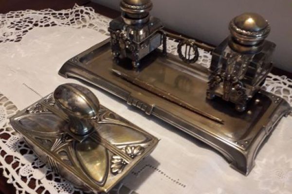Doppio calamaio fine '800 set da scrivania  in ottone argentato completo di penn doppiocalamaiofine800setdascri.jpg
