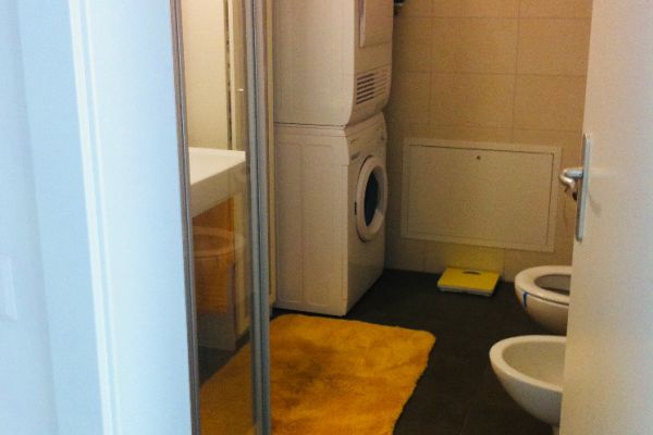 Affitto moderno 2,5 locali a Lugano a 3 fermate dal Centro 1 250.- al mese affittomoderno25localialuganoa12.jpg