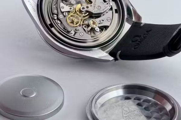 Omega Speedmaster Professional Moonwatch Chronograph omegaspeedmasterprofessionalmo12.jpg