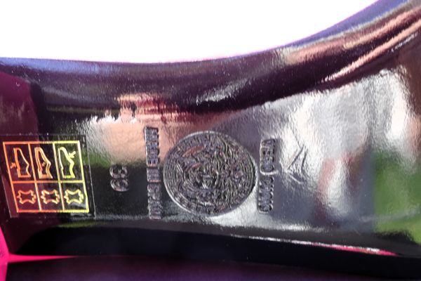 VERSACE BELLISSIMI E COMODE SCARPE  FANTASTICO COLORE!  n.39 versacebellissimiecomodescarpe-683e02d9b8835.jpg