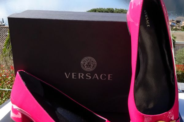 VERSACE BELLISSIMI E COMODE SCARPE  FANTASTICO COLORE!  n.39 versacebellissimiecomodescarpe-683e02f2e258f.jpg