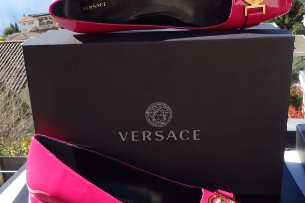VERSACE BELLISSIMI E COMODE SCARPE  FANTASTICO COLORE!  n.39 versacebellissimiecomodescarpe-683e03021e9a3.jpg