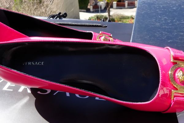 VERSACE BELLISSIMI E COMODE SCARPE  FANTASTICO COLORE!  n.39 versacebellissimiecomodescarpe-683e0307cf87b.jpg