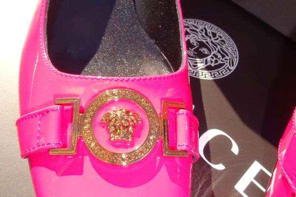 VERSACE BELLISSIMI E COMODE SCARPE  FANTASTICO COLORE!  n.39 versacebellissimiecomodescarpe-683e0357d7078.jpg