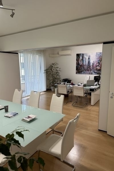 Ufficio di prestigio, due ampie stanze arredate in centro a Lugano ufficiodiprestigiodueampiestan123456789.jpg