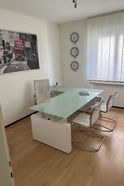 Ufficio di prestigio, stanza arredata in centro a Lugano ufficiodiprestigiostanzaarreda-6548bdb6a1831.jpg