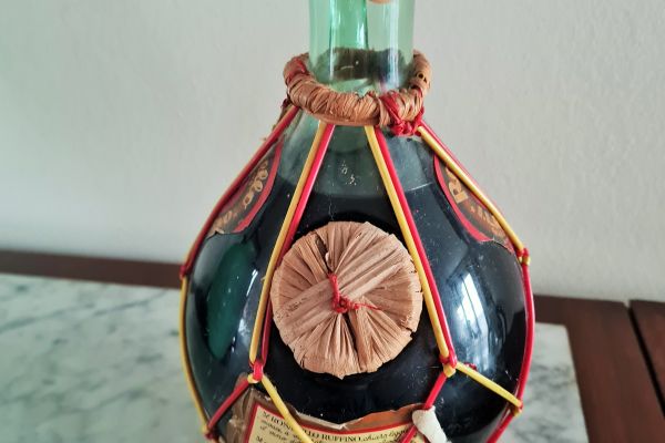 Bottiglia ampolla vino Rosatello  Ruffino da collezione  vintage anni'70 bottigliaampollavinorosatellor.jpg