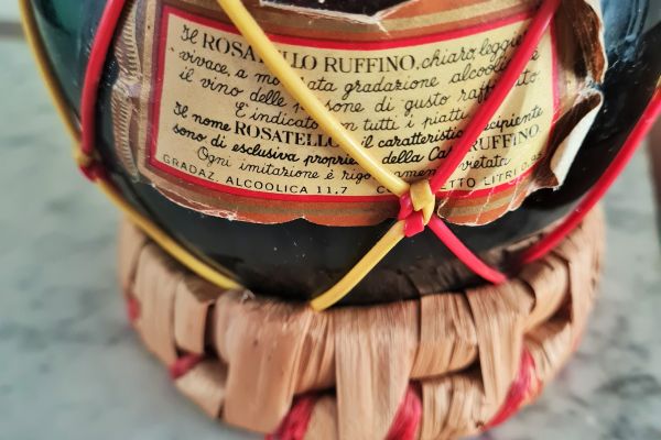 Bottiglia ampolla vino Rosatello  Ruffino da collezione  vintage anni'70 bottigliaampollavinorosatellor12.jpg
