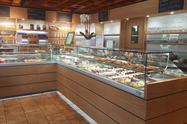 CEDESI ATTIVITA' TEA ROOM CON PASTICCERIA + ev. PANETTERIA ANNESSA cedesiattivitatearoomconpastic-67a0806add98d.jpg
