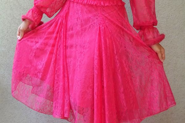 BLUMARINE Abito in pizzo  con visone. 96% SETA! il colore è corallo Taglia 42-44 blumarineabitoinpizzoconvisone-67fc0c3a8003b.jpg