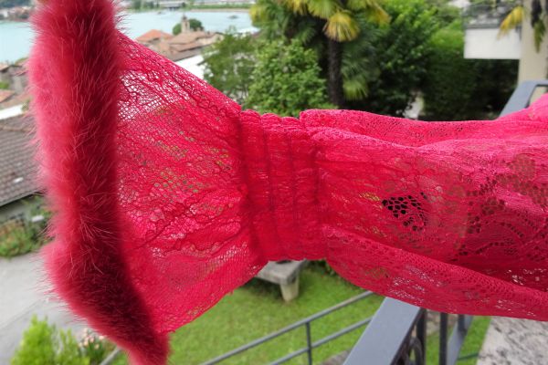 BLUMARINE Abito in pizzo  con visone. 96% SETA! il colore è corallo Taglia 42-44 blumarineabitoinpizzoconvisone-67fc0c6a1da35.jpg