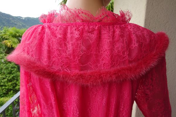 BLUMARINE Abito in pizzo  con visone. 96% SETA! il colore è corallo Taglia 42-44 blumarineabitoinpizzoconvisone-67fc0c6fc1dd6.jpg