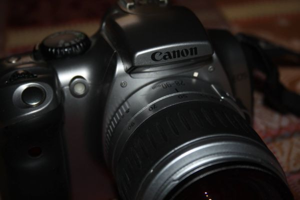Fotocamera digitale Canon EOS 300D con obiettivo Canon EF 28-90mm Canon. silver fotocameradigitalecanoneos300d12345.jpg