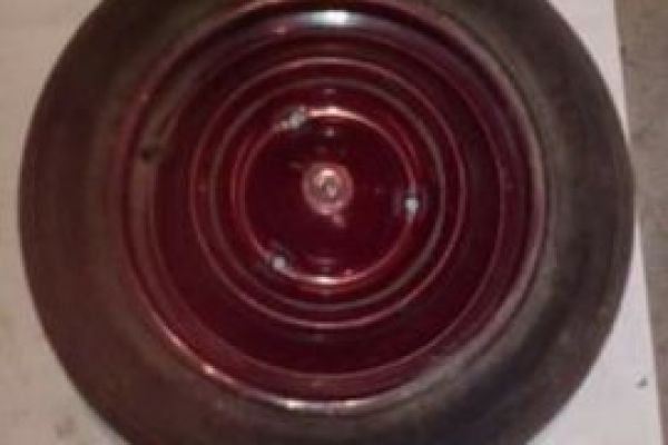 Ruota originale per Citroen 2 CV Charleston viola e nera ruotaoriginalepercitroen2cvcha1.jpg