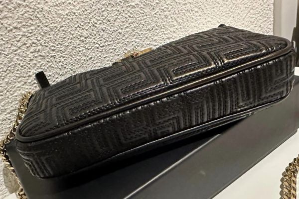 VERSACE Borsa in pelle colore Nero-Oro ORIGINALE e NUOVA! versaceborsainpellecoloreneroo-67f57c0550b6a.jpg