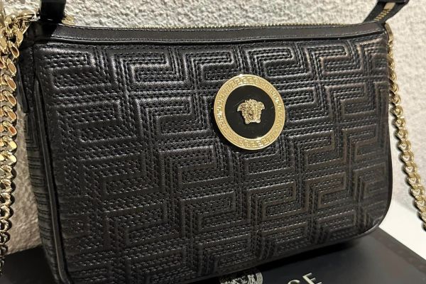 VERSACE Borsa in pelle colore Nero-Oro ORIGINALE e NUOVA! versaceborsainpellecoloreneroo-67f57c097f643.jpg