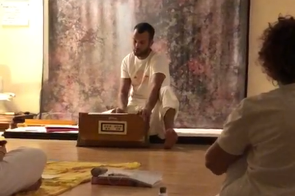 Kirtan, mantra, yoga kirtanmantrayoga1.png