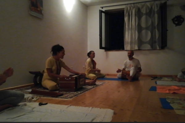 Kirtan, mantra, yoga kirtanmantrayoga12.png